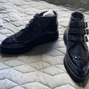 Tuk Black Point creeper